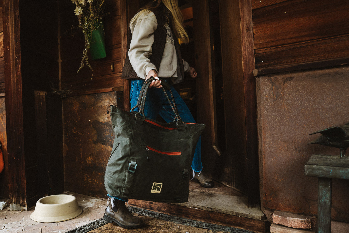 Horse thief tote entering building